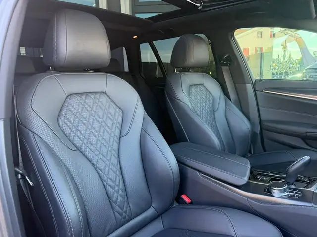 BMW 5 Series view 13