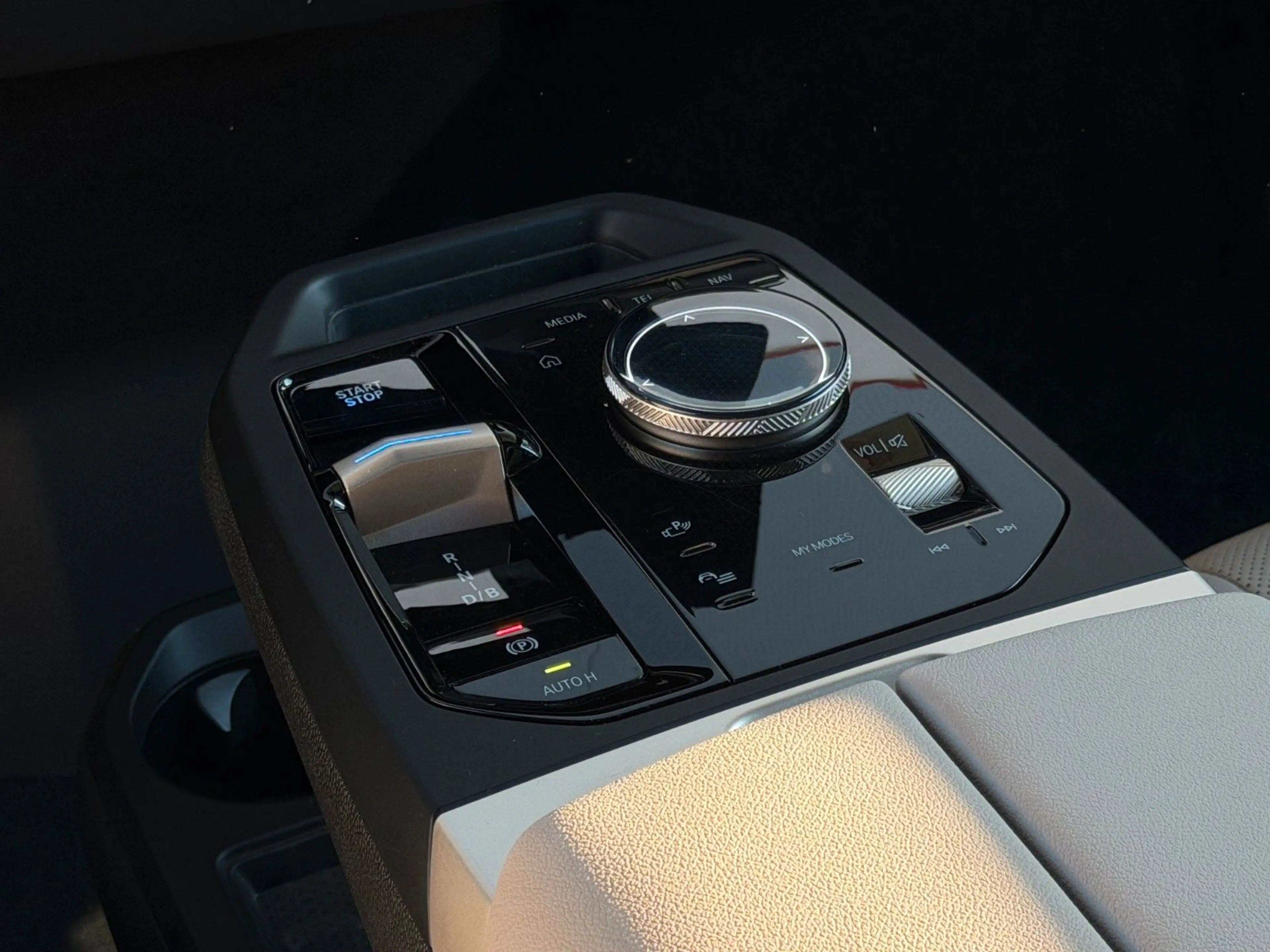 BMW iX 40 Sport ACC*LASER*360*HiFi* — photo 15