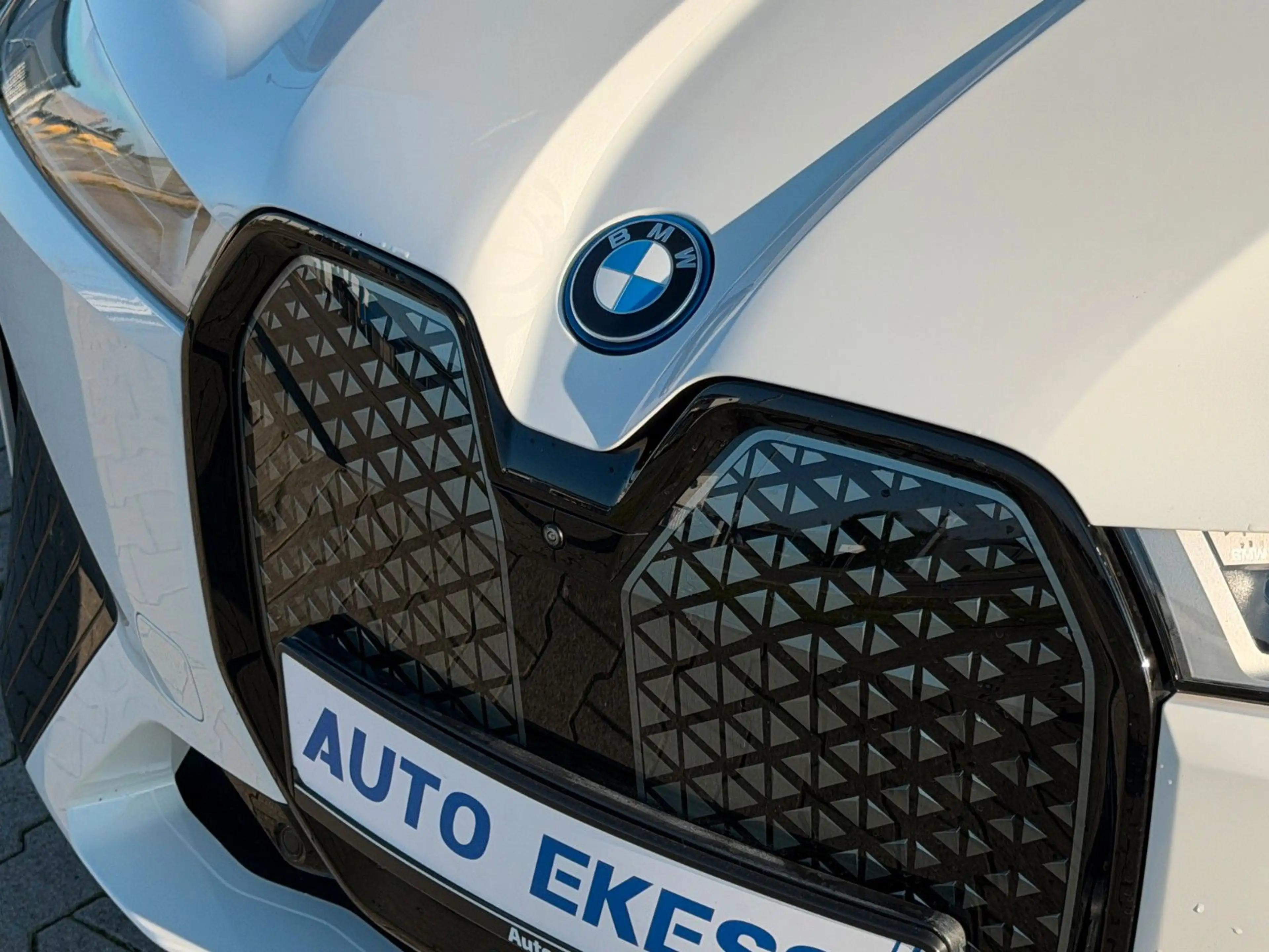 BMW iX 40 Sport ACC*LASER*360*HiFi* — photo 7