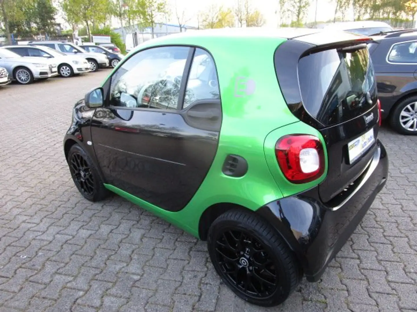 smart forTwo coupe electric drive greenflash prime crna - 2