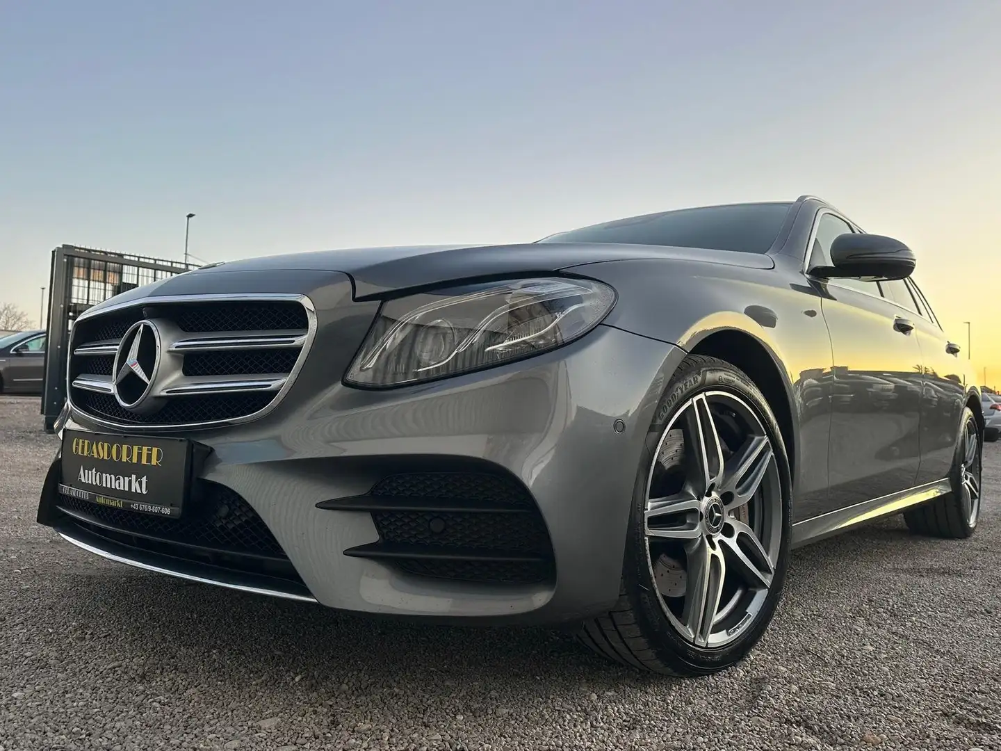 Mercedes-Benz E 350 E 350 d T AMG Line **Finanzierung** Grau - 2