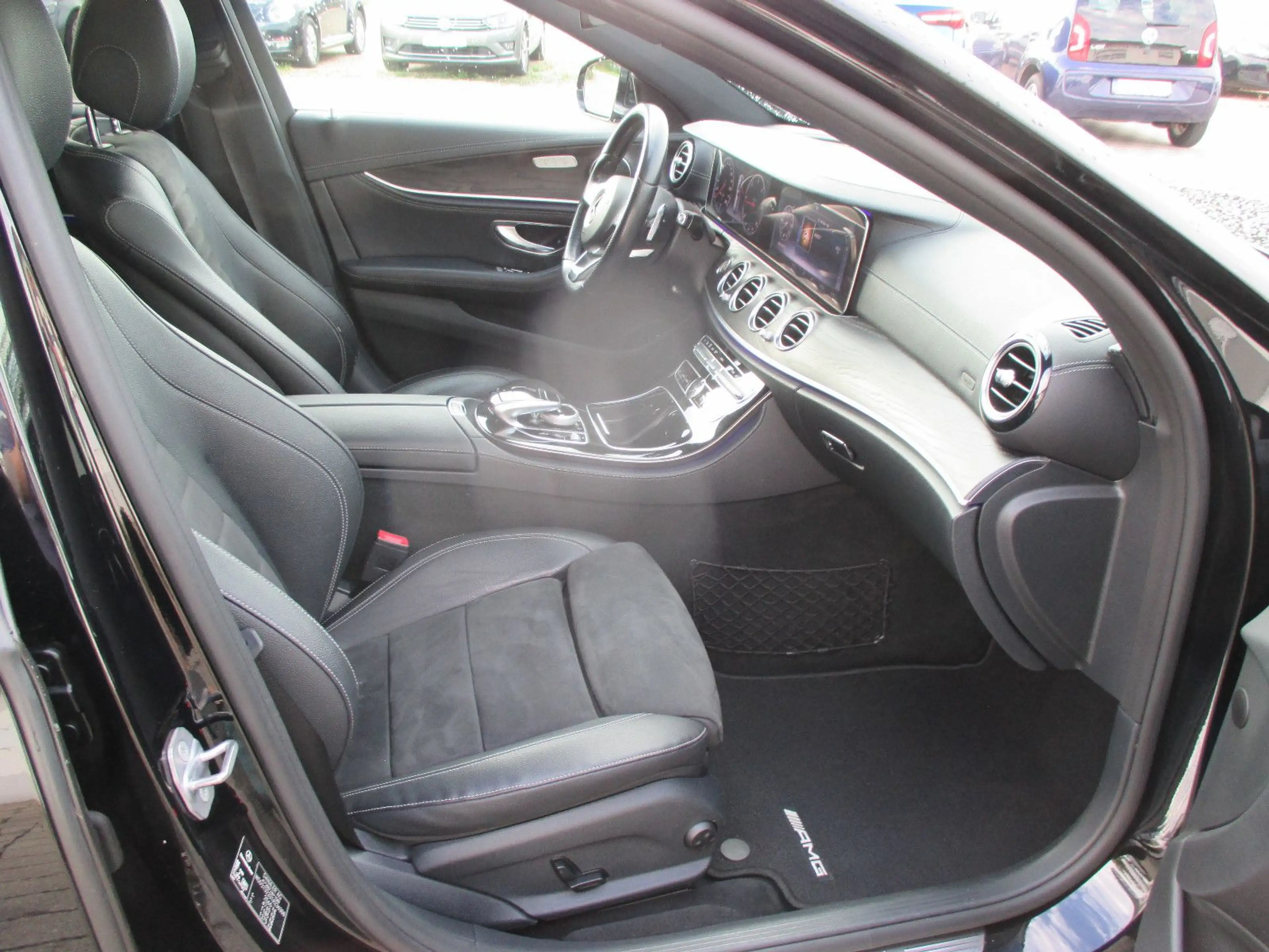 Mercedes-Benz E 350 d T Autom. AMG Line — photo 10