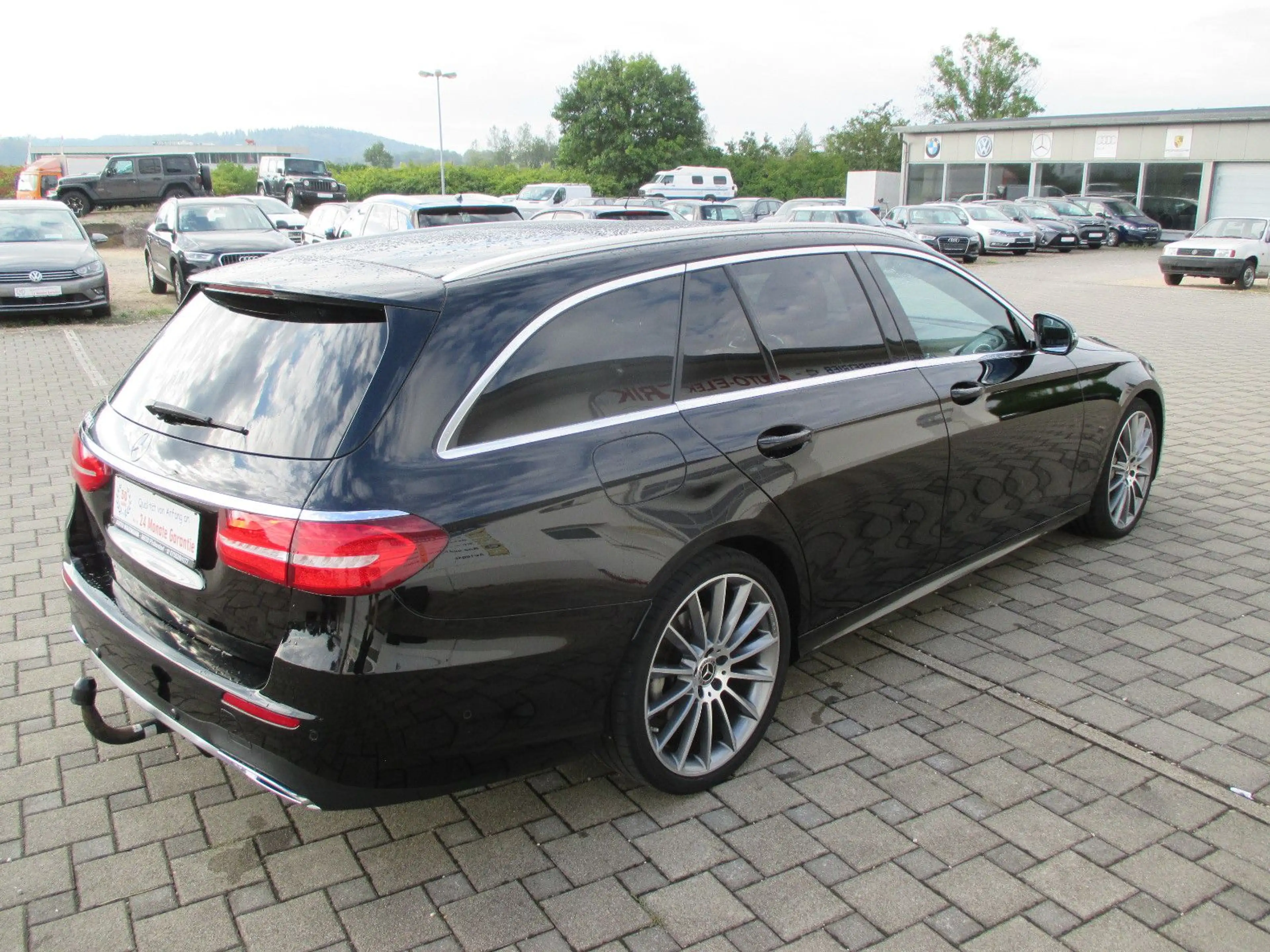 Mercedes-Benz E 350 d T Autom. AMG Line — photo 7