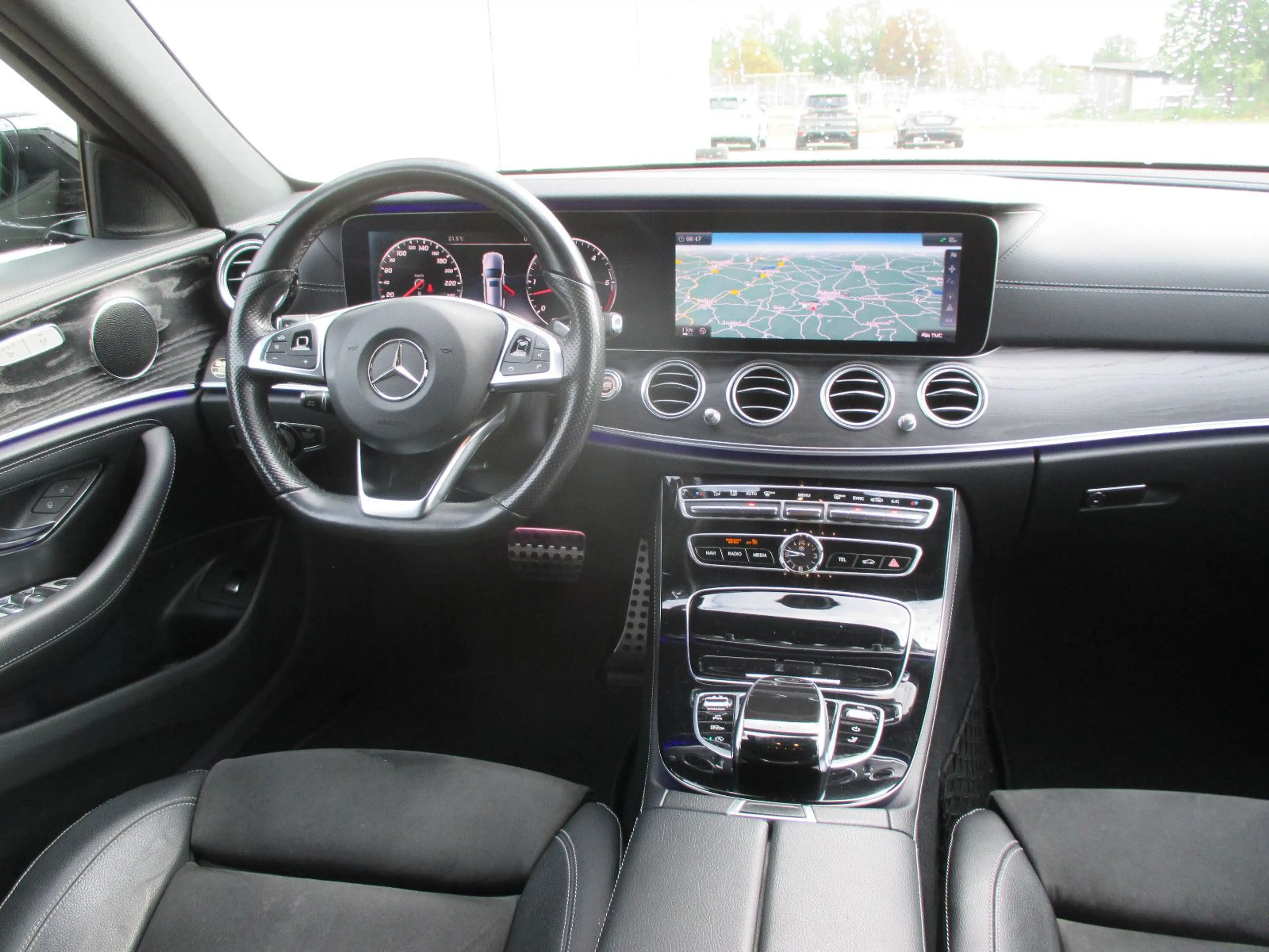 Mercedes-Benz E 350 d T Autom. AMG Line — photo 8
