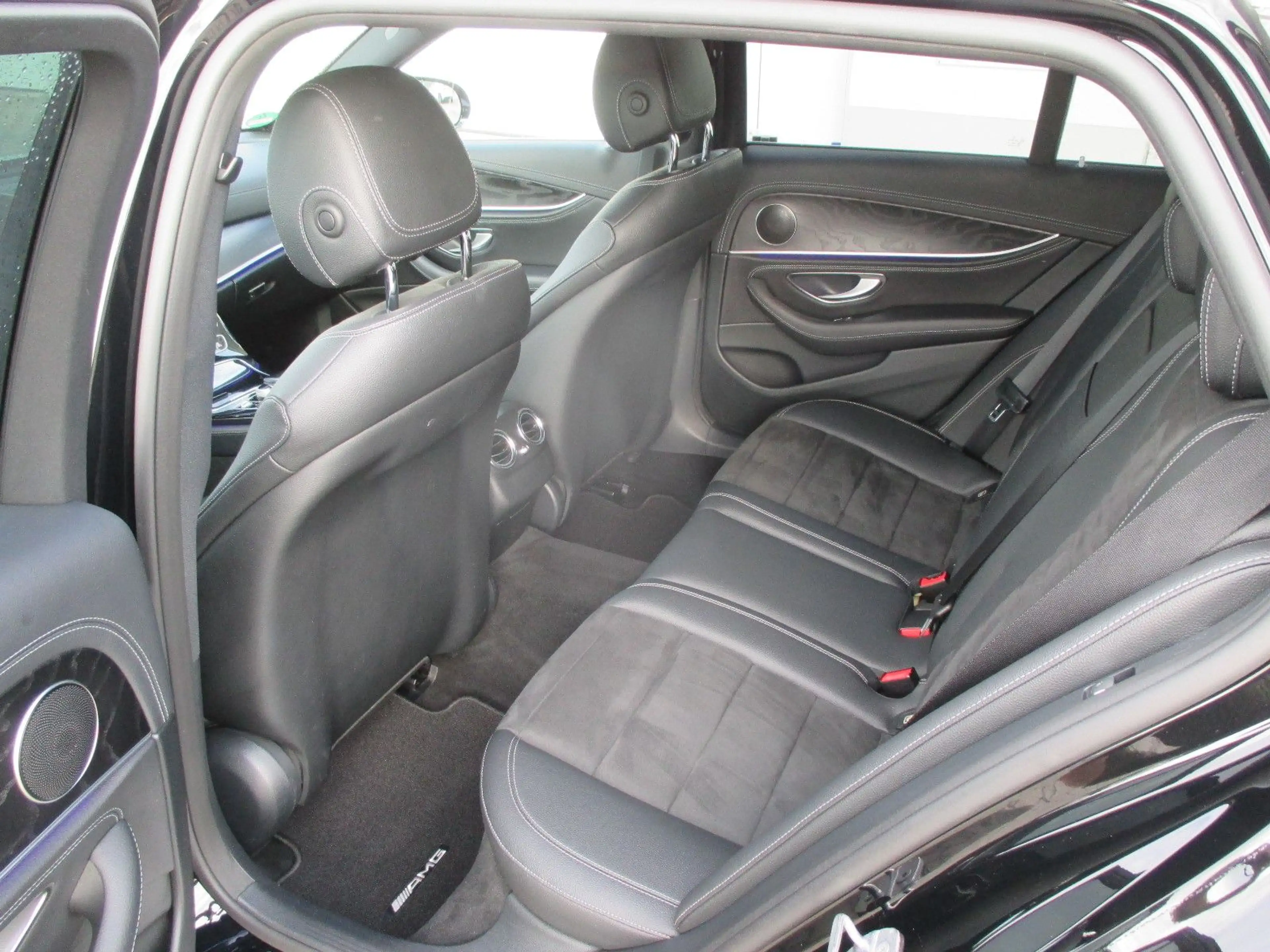 Mercedes-Benz E 350 d T Autom. AMG Line — photo 5