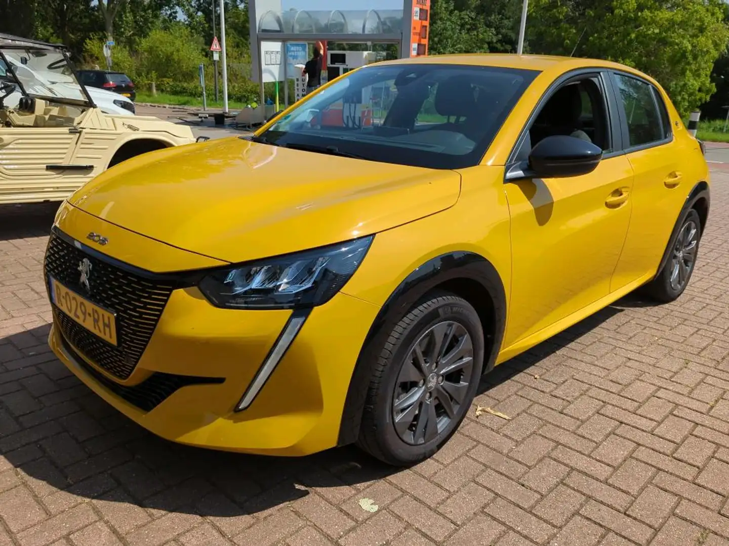 Peugeot e-208 EV Active Pack 50 kWh | Climate controle | Cruise Geel - 1