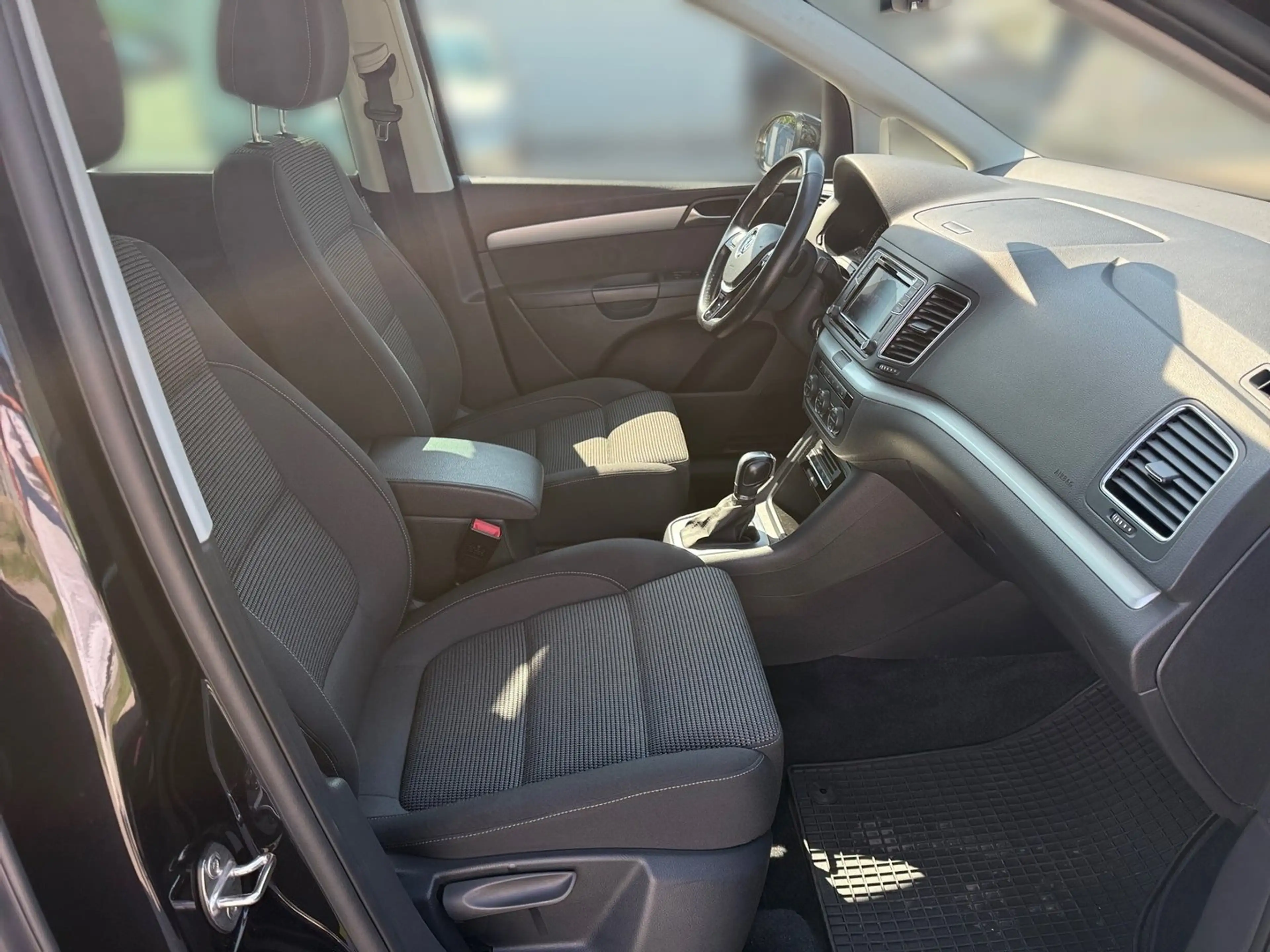 Volkswagen Sharan Business TDI SCR DSG 7-Sitzer — photo 11