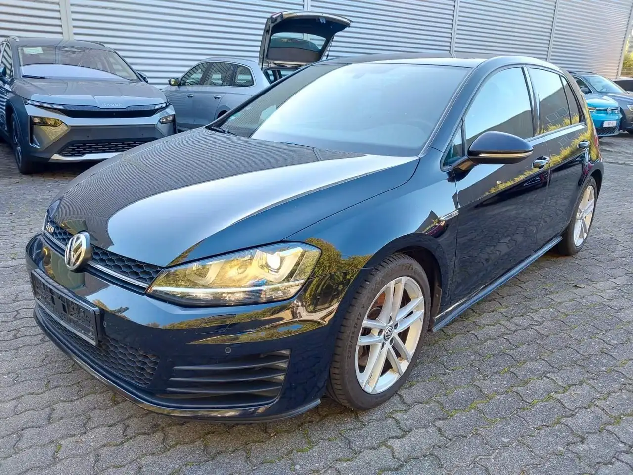 Volkswagen Golf GTD 2.0 TDI Leder+Pano+Navi+Kamera+AHK — photo 1 of 11