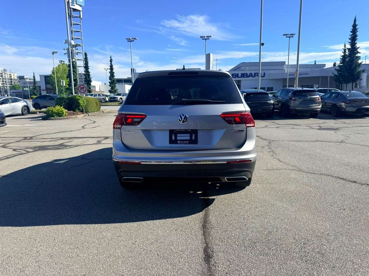 2020 Volkswagen Tiguan Highline 2.0T 8sp at w/Tip 4M Dilawri Certified | — снимка 1