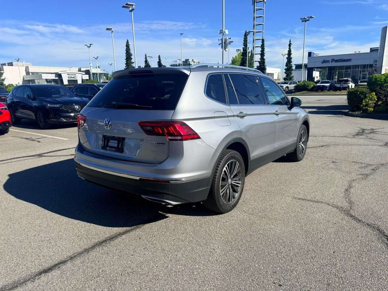 2020 Volkswagen Tiguan Highline 2.0T 8sp at w/Tip 4M Dilawri Certified | — снимка 1