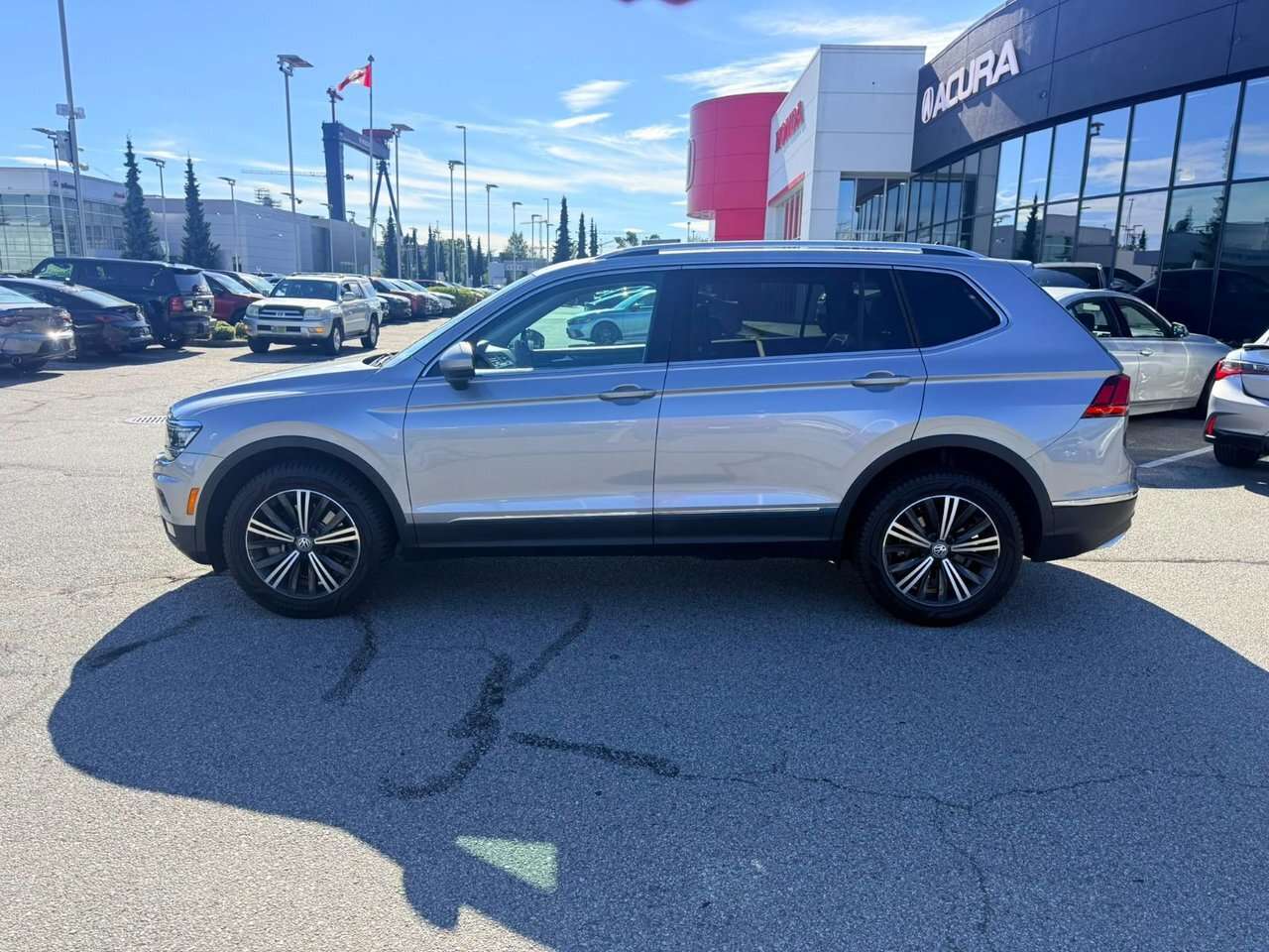2020 Volkswagen Tiguan Highline 2.0T 8sp at w/Tip 4M Dilawri Certified | — снимка 1