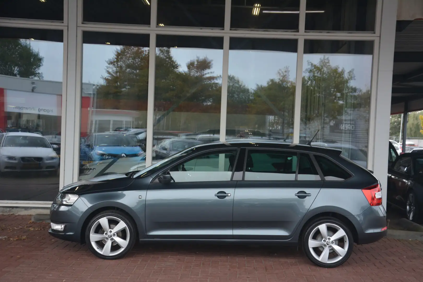 Skoda Rapid/Spaceback 1.2 TSI Greentech Elegance Businessline Pro Nederl Grijs - 2