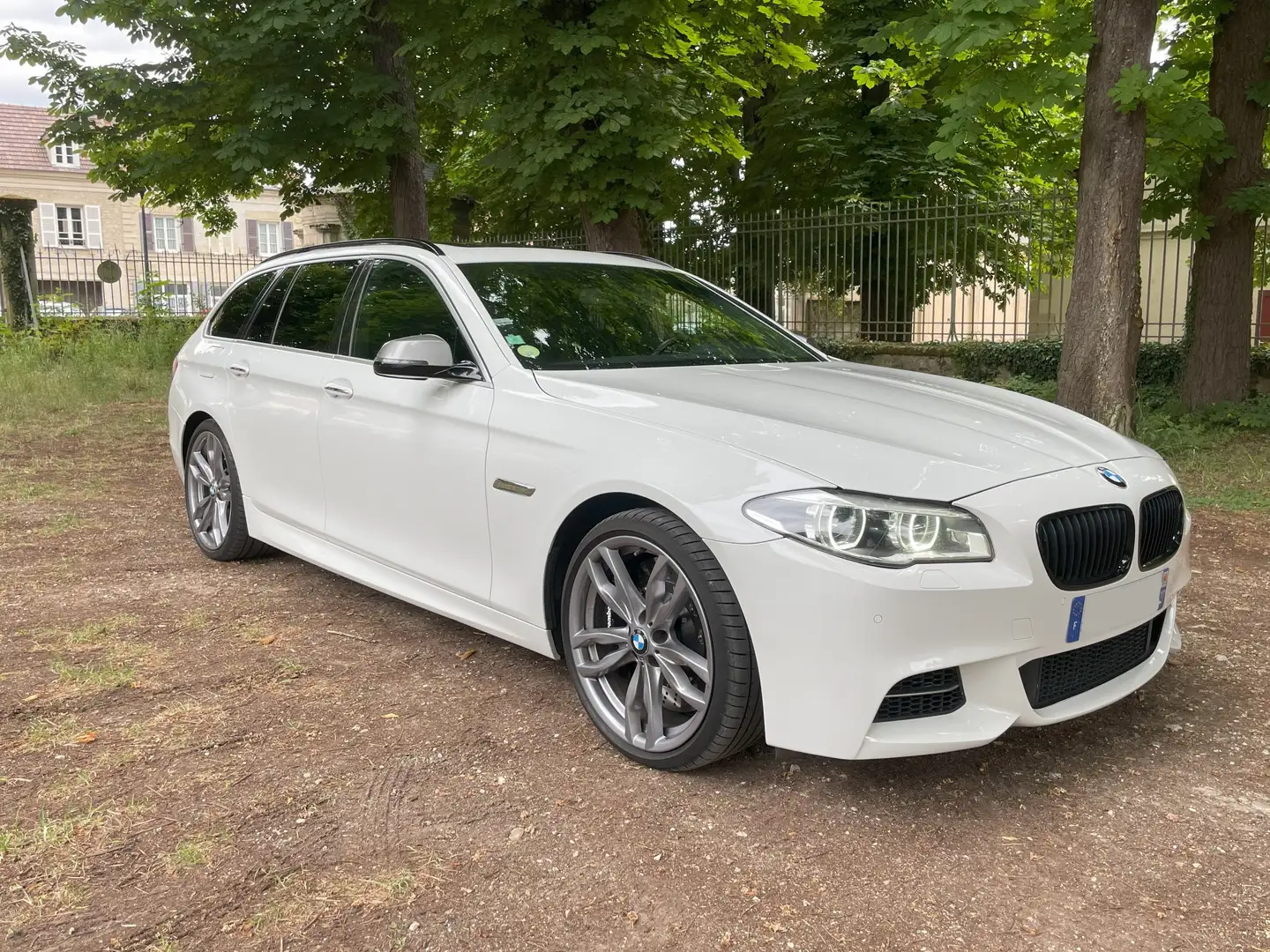 BMW 550 Touring M550d xDrive 381 ch A Blanc - 1