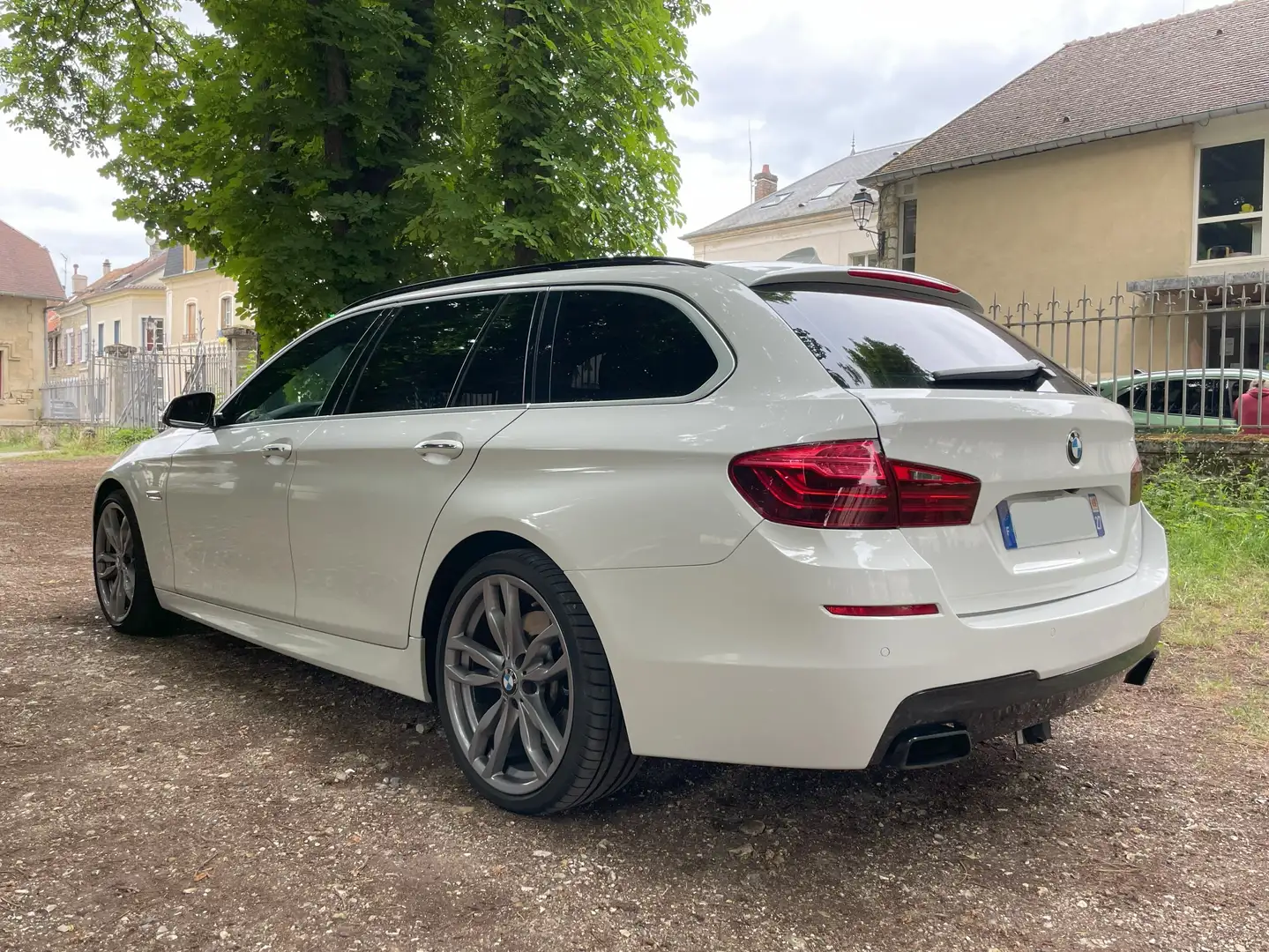 BMW 550 Touring M550d xDrive 381 ch A Blanc - 2