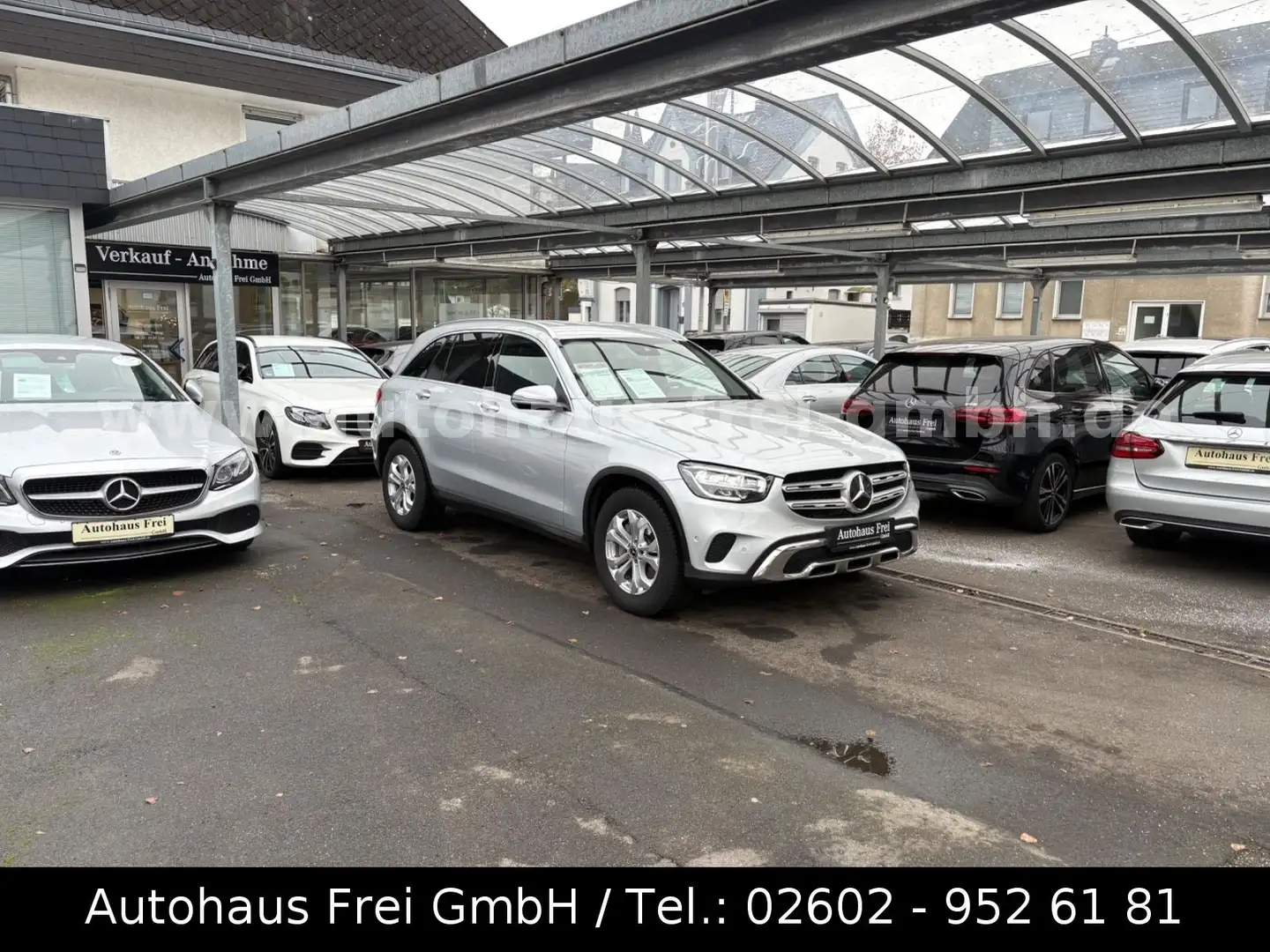 Mercedes-Benz GLC 220 d 4Matic*LED*2-H*KAMERA*NAVI*SITZHEIZUNG Silber - 2