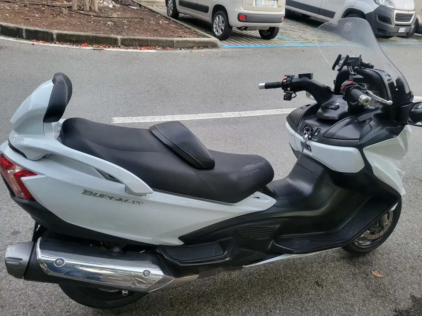Suzuki Burgman 650 executive Blanc - 2