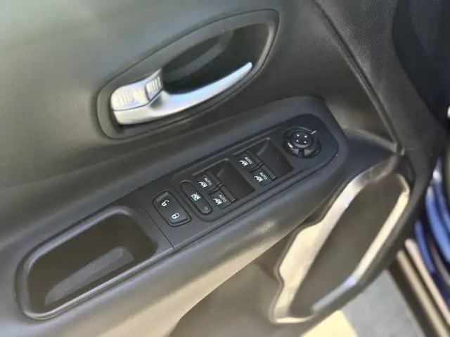 Jeep Renegade view 12