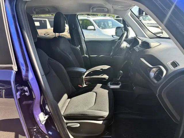 Jeep Renegade view 11
