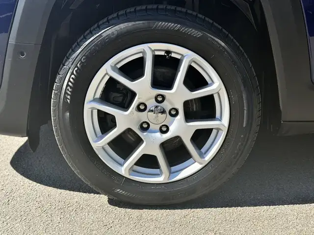 Jeep Renegade view 4