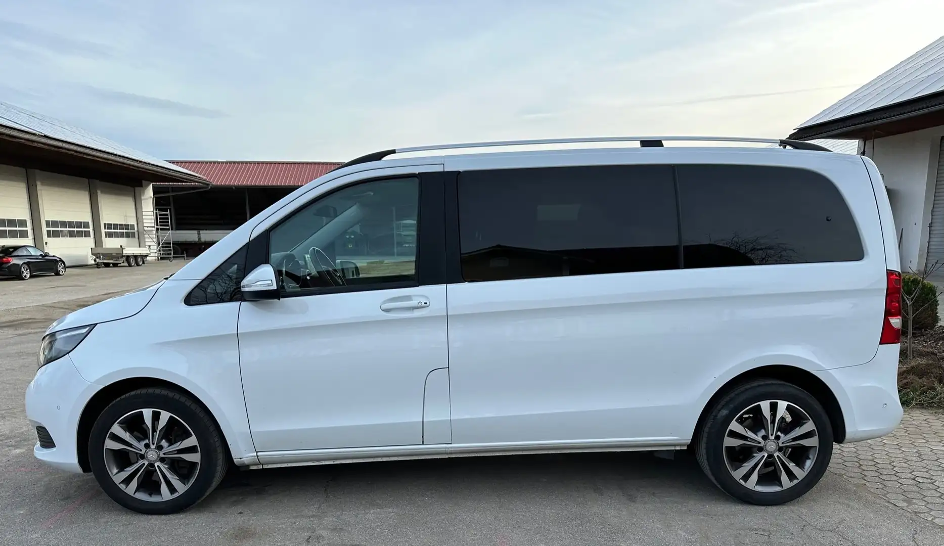 Mercedes-Benz V 250 V 250 (BlueTEC) d kompakt 4Matic 7G-TRONIC Edition Bílá - 2