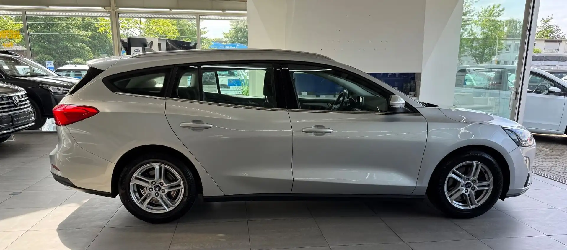 Ford Focus *Turnier*Cool&Connect*Navi*Sitzh*Kamera*AHK Argent - 2