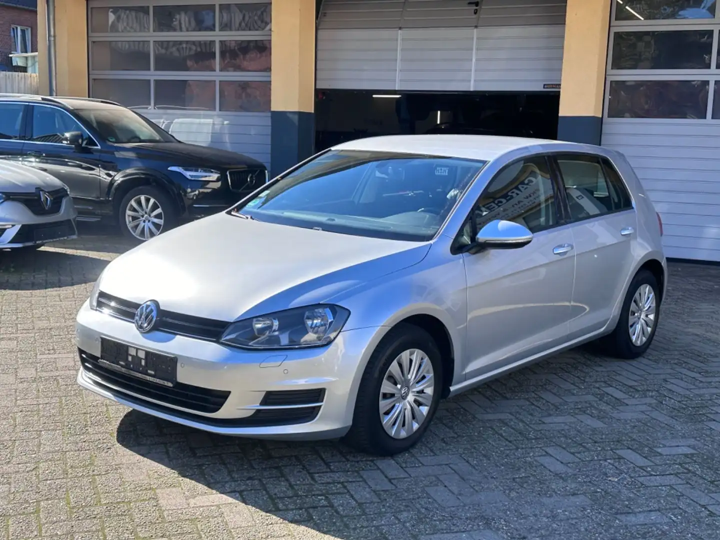 Volkswagen Golf VII Lim.BMT*KLIMAAUTOMATIK*SHZ*** Silber - 1