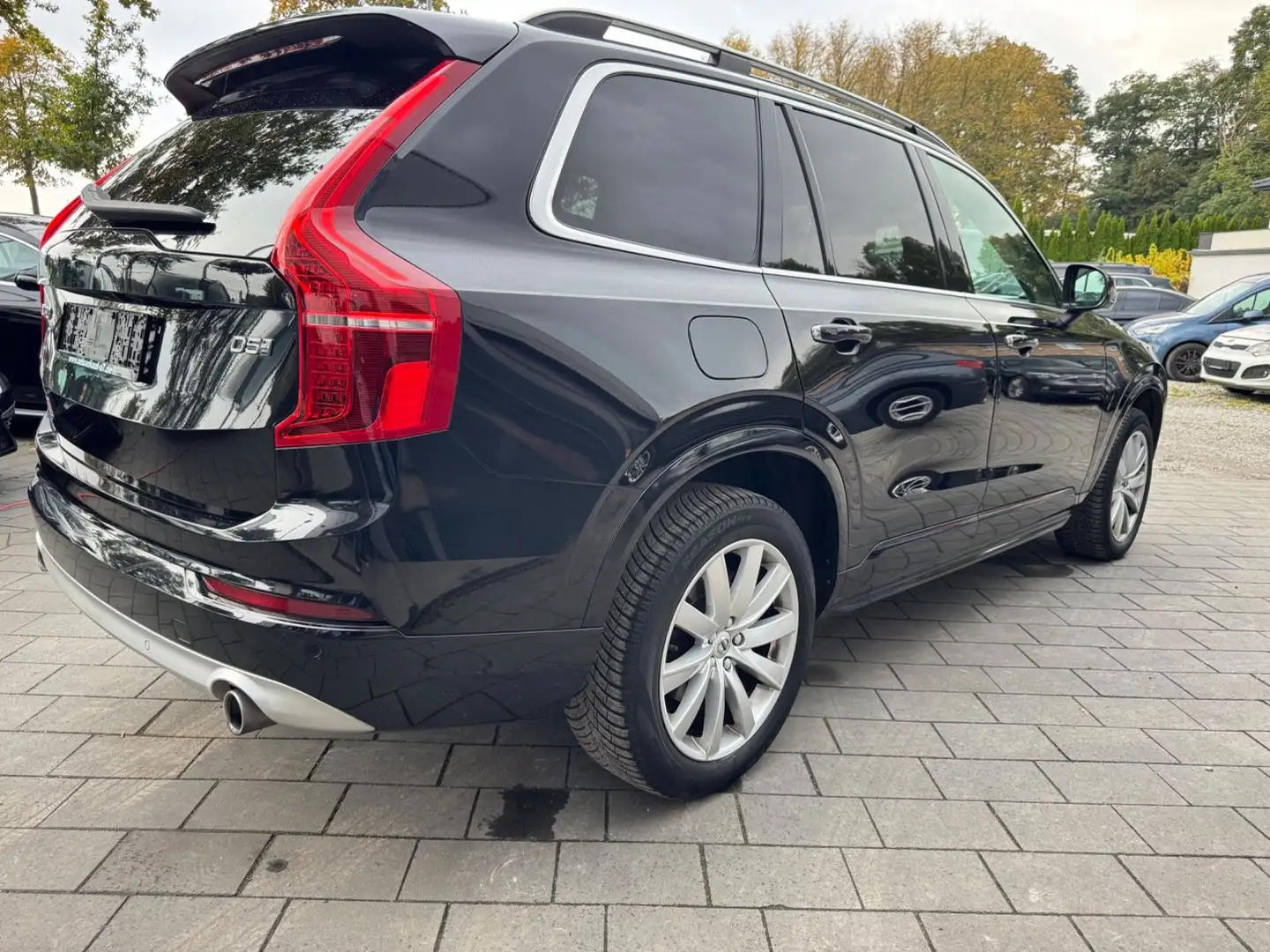 Volvo XC90 Momentum AWD *LEDER/AHK/KAMERA* Noir - 2