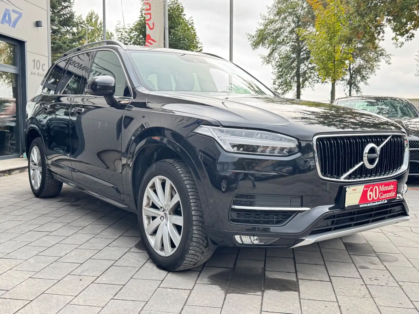 Volvo XC90 Momentum AWD *LEDER/AHK/KAMERA* Noir - 1