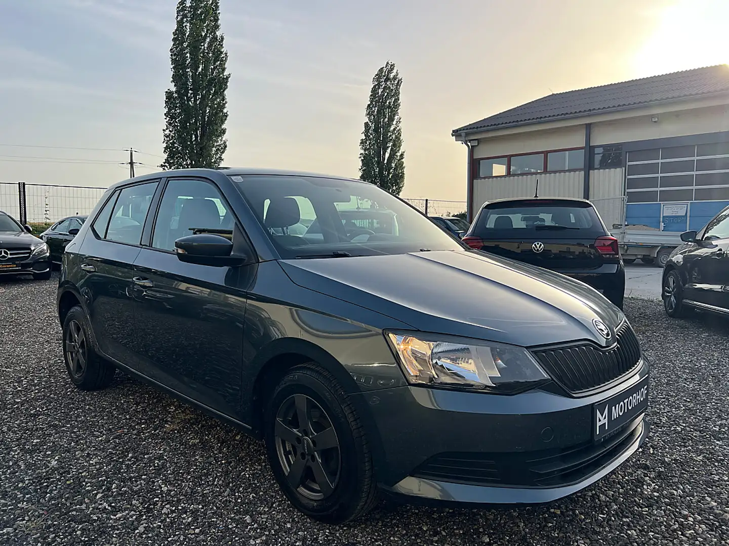 Skoda Fabia 1.0 MPI Active · nur 56.000 km · Klimaanlage · ... Grau - 2