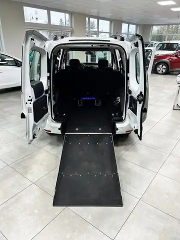 Dacia Dokker Comfort Behindertengerecht Navi/Kamera/5-Sitzer