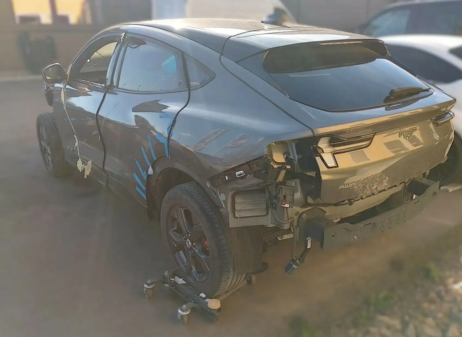 Ford Mustang MACH-E *Premium* AWD I UNFALL-FAHRZEUG I Gris - 2