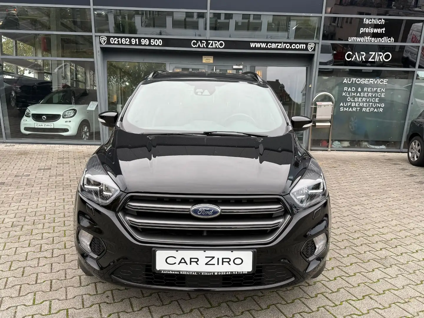 Ford Kuga 2,0 EcoBoost 4x4 ST-Line Automat Schwarz - 1