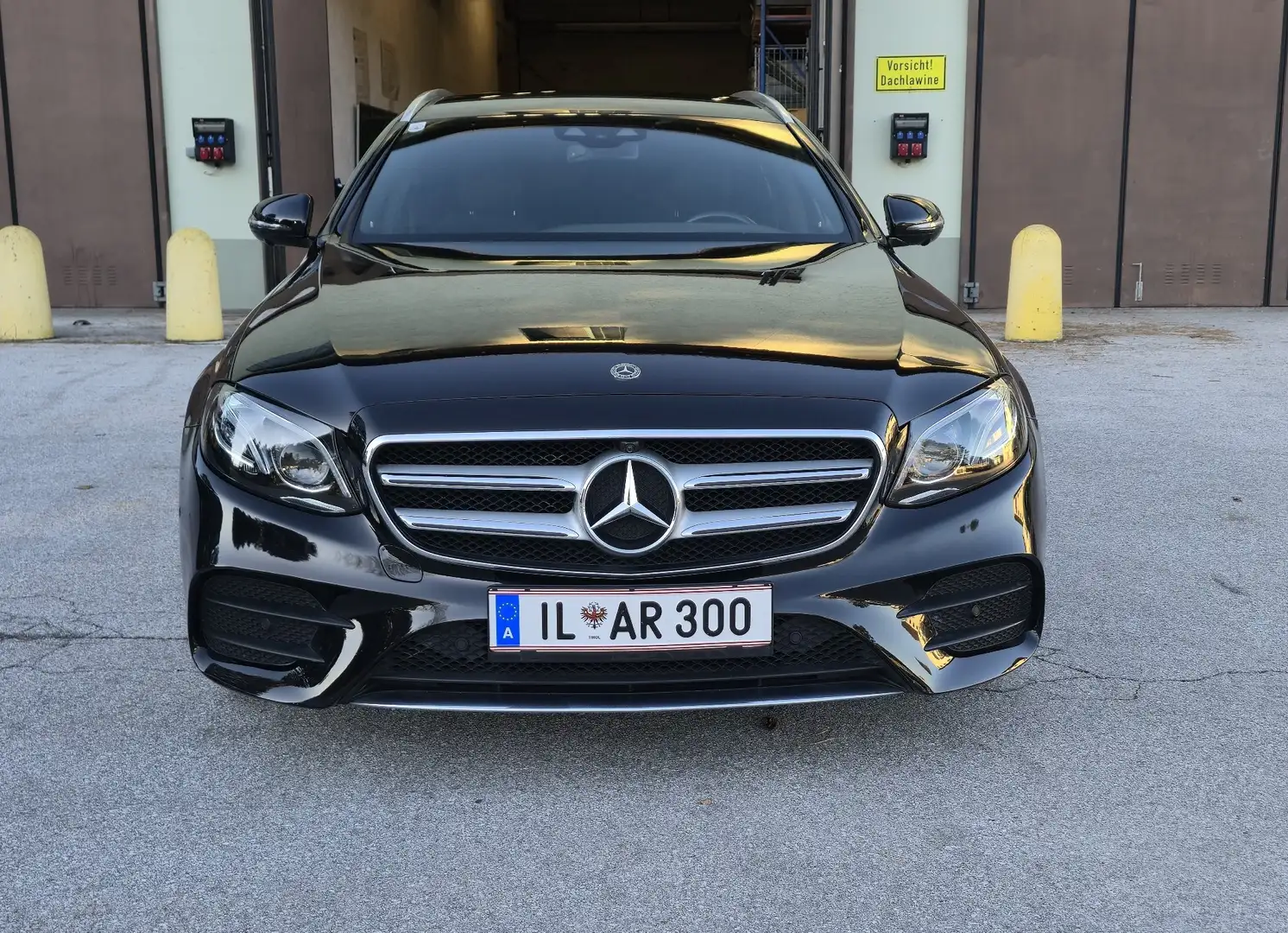 Mercedes-Benz E 200 E 200d T AMG Line 360° Kamera Premium Paket Schwarz - 2