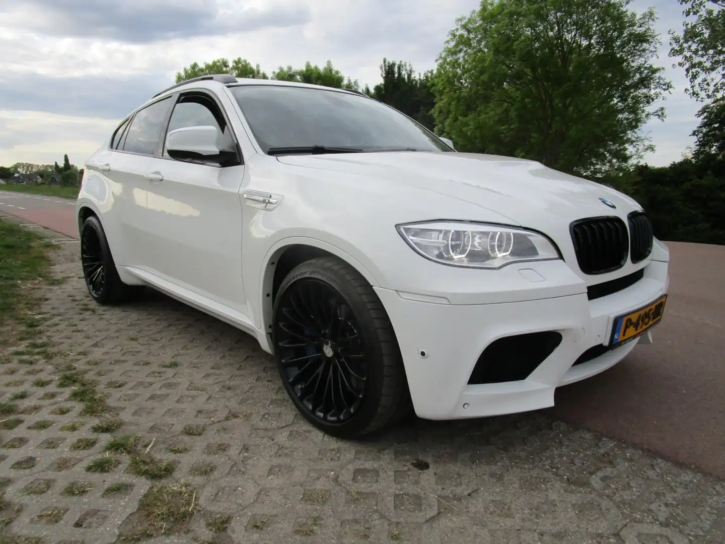 BMW X6 4.4i M 555PK nieuwstaat alle opties apk 6-2026 Bianco - 2