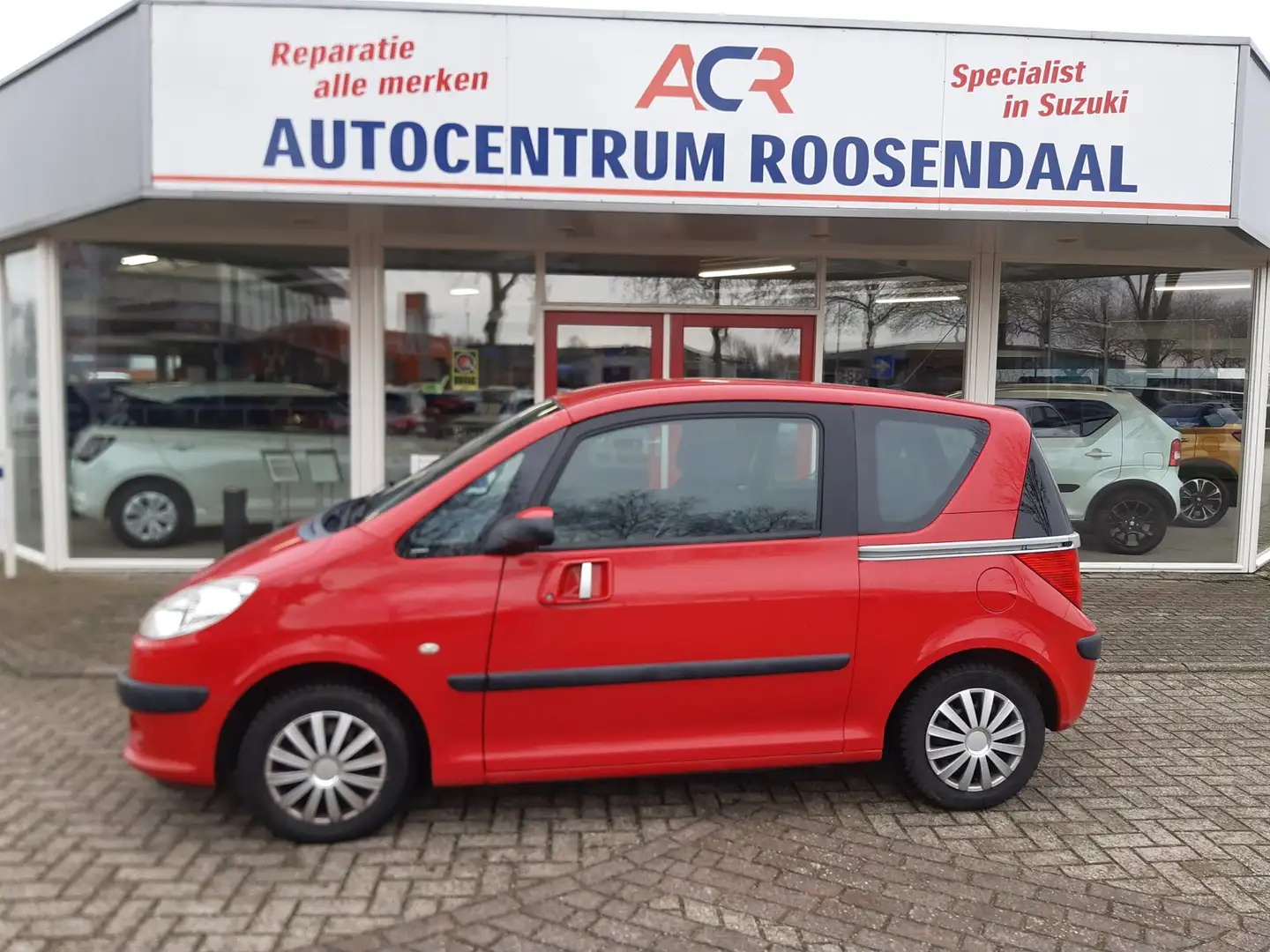Peugeot 1007 1.4 Sesam Urban, apk tot 27-03-2027, 4 nieuwe all Rojo - 2