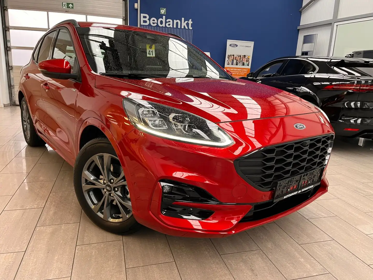 Ford Kuga ST-Line X FHEV AUT Rouge - 1