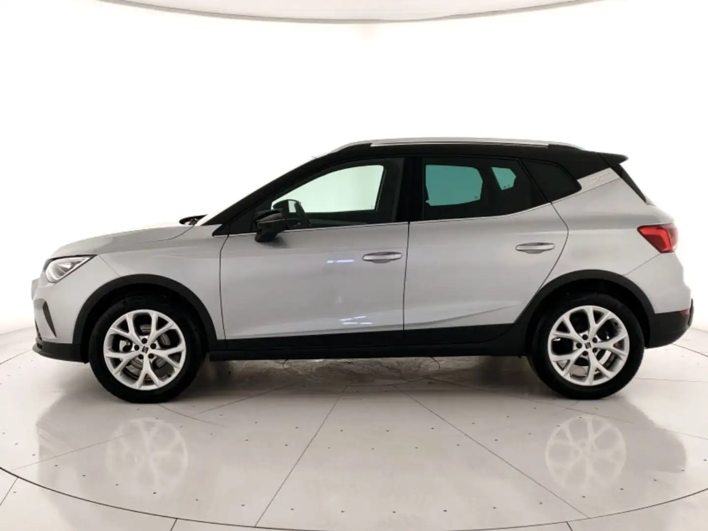 SEAT Arona 1.0 ecotsi FR 95cv Argento - 2