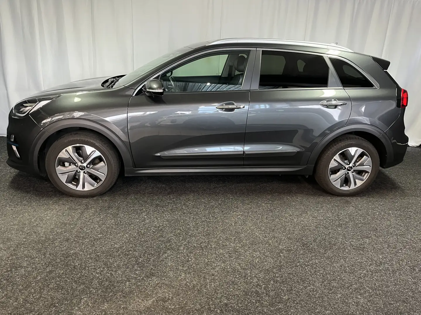 Kia e-Niro DynamicPlusLine 64 kWh ADAPTIVE/APPLE/NAVI/100% SO Gri - 2