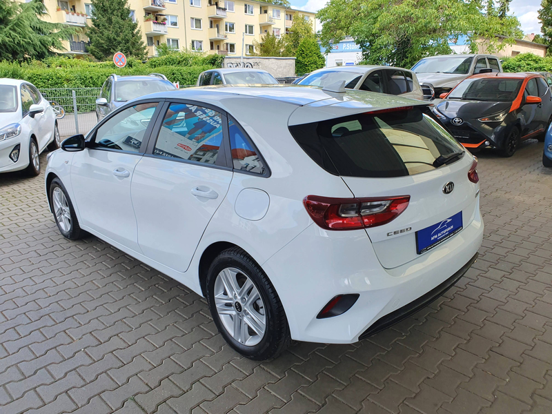 Kia Ceed / cee'd Ceed Diesel 1.6 CRDi Eco-Dynamics Edition 7 --1 Hand-- — photo 3