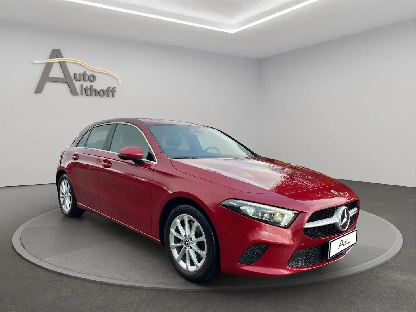 Mercedes-Benz A 220 Progressive 4 Matic SHZ NAV TEMP LED AMBIE Rouge - 1