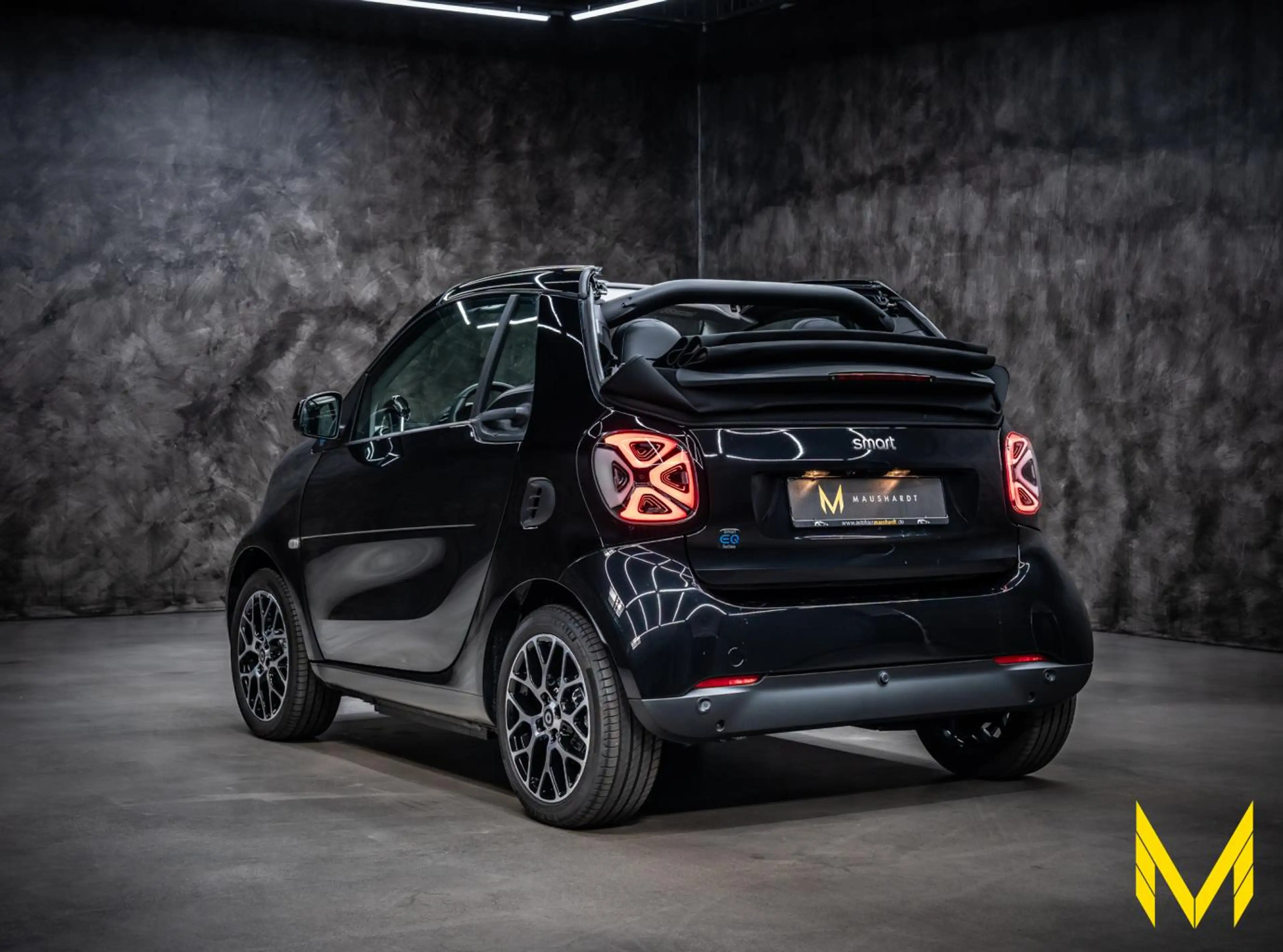 smart forTwo EQ cab prime EXCLUSIVE:BLACKER THAN BLACK — photo 5