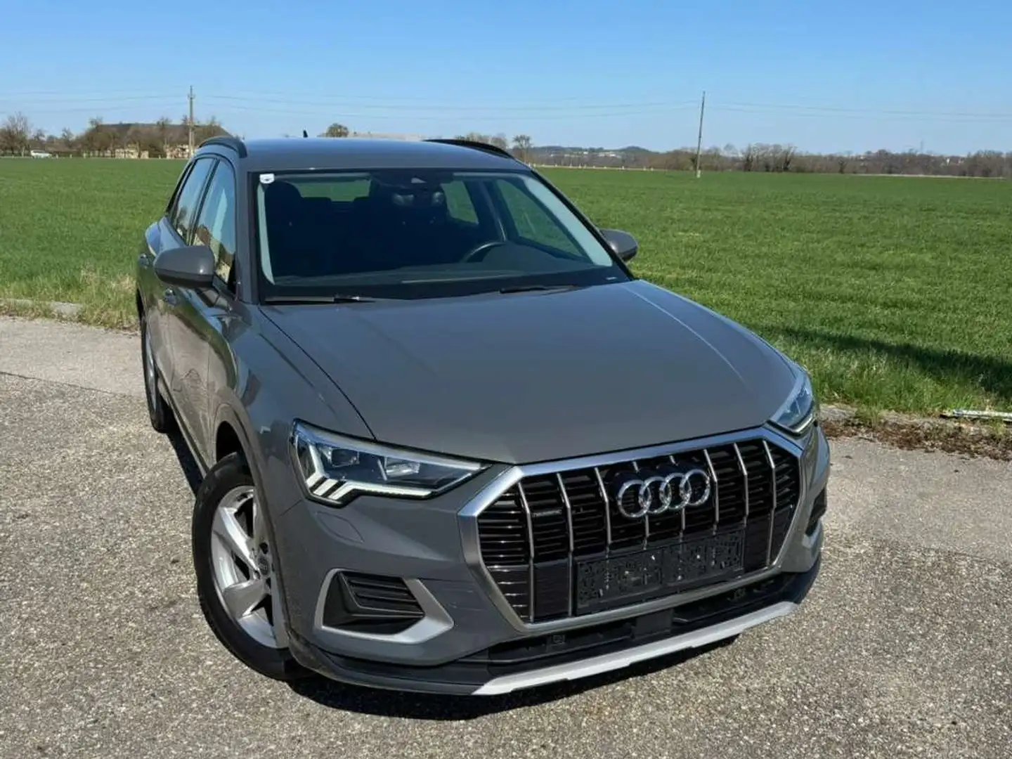 Audi Q3 Q3 40 TFSI quattro advanced S-tronic advanced Grau - 1