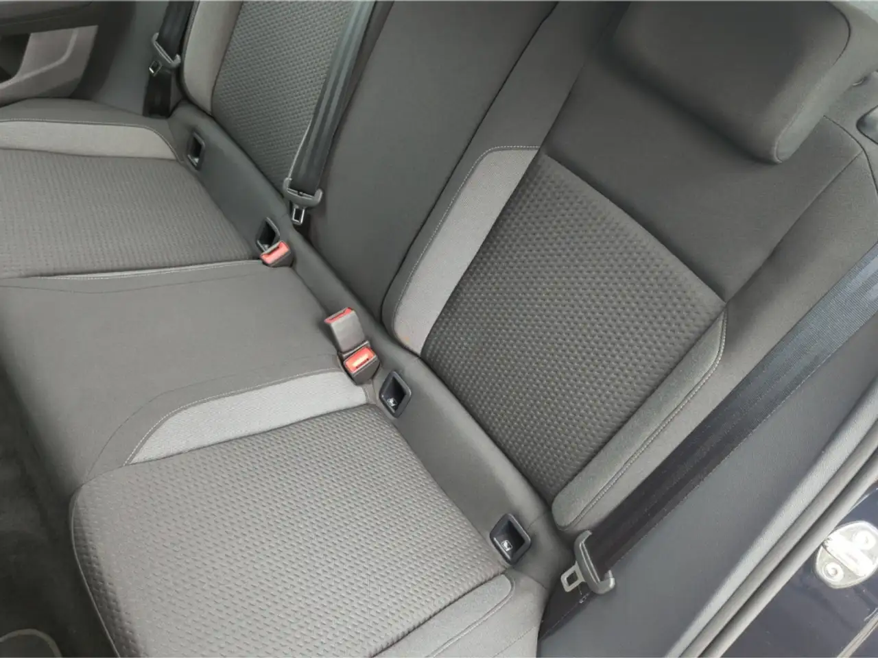 Volkswagen Taigo 1.0 TSI 5-Gang SHZ,PDC,MFL,LED,DAB+ 12