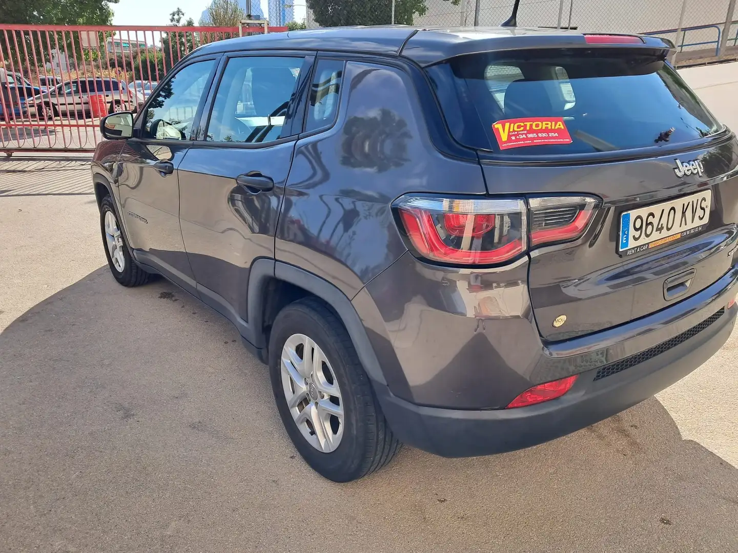 Jeep Compass 1.4 Multiair Sport 4x2 103kW Marrón - 2