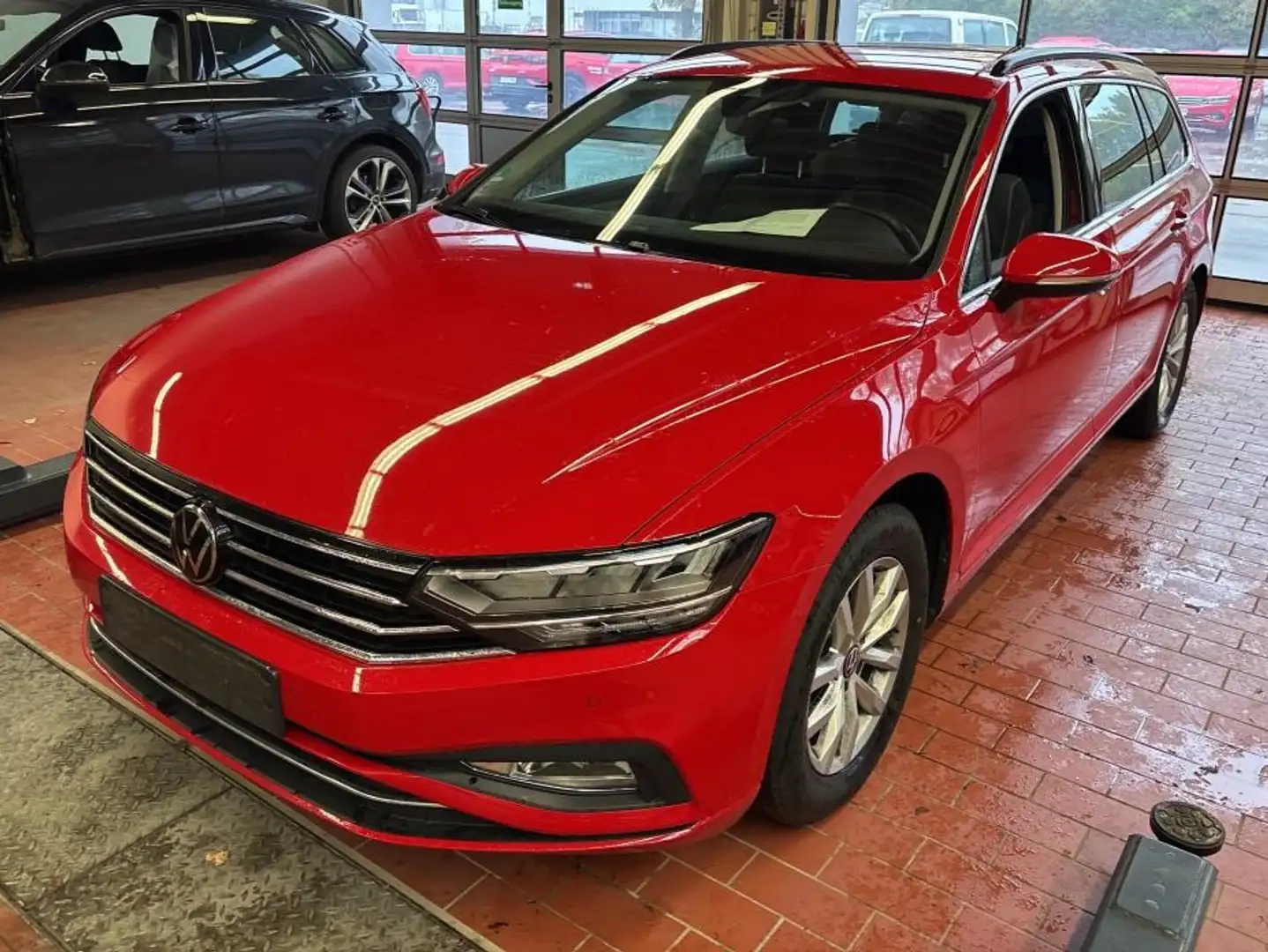 Volkswagen Passat Var. 2.0 TDI Business DSG Navi*LED*ACC*DC Rot - 2