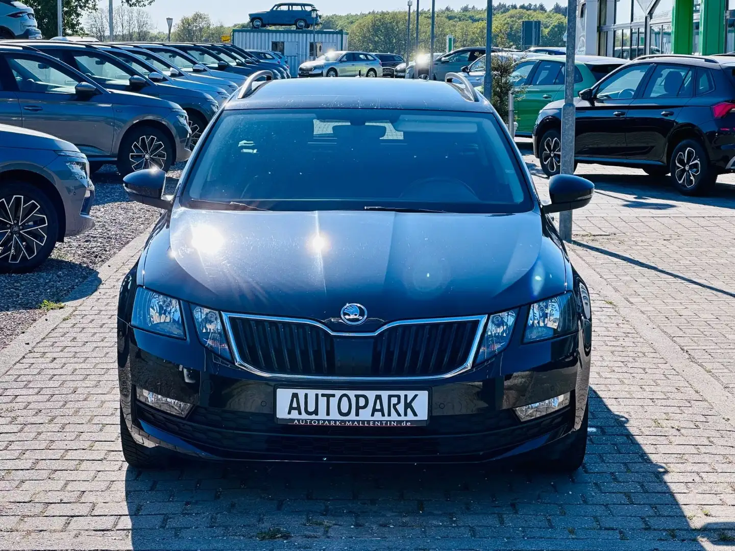 Skoda Octavia Combi Ambition *1.HAND*DSG*SHZ*PDC* Zwart - 2