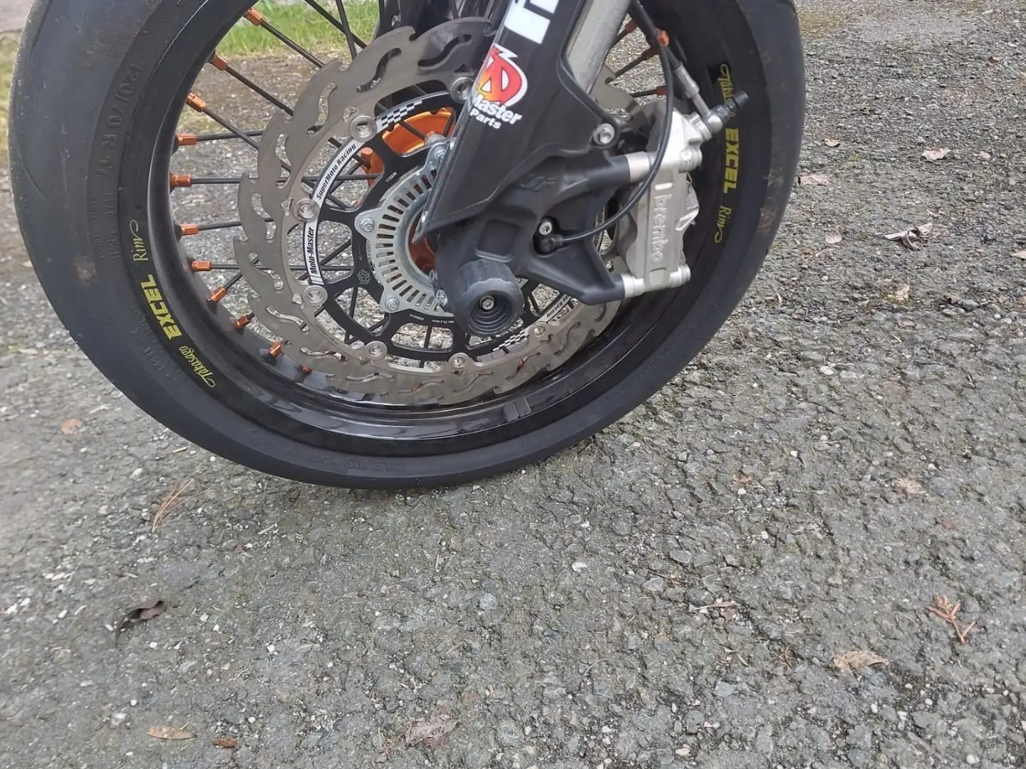 KTM 690 SMC R Supermoto Schwarz - 2