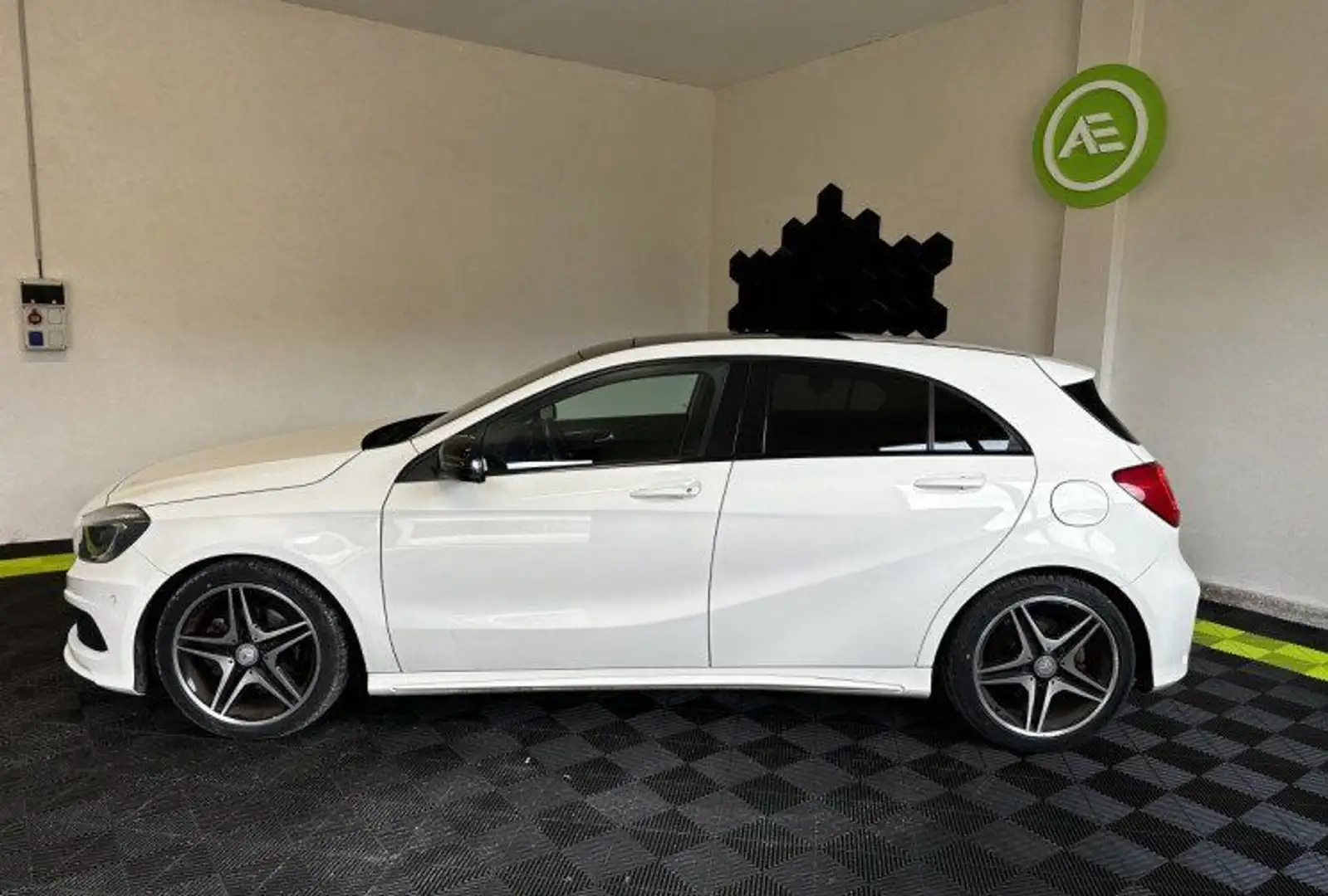 Mercedes-Benz A 200 III (W176) 200 CDI Fascination AMG 7G-DCT Weiß - 2