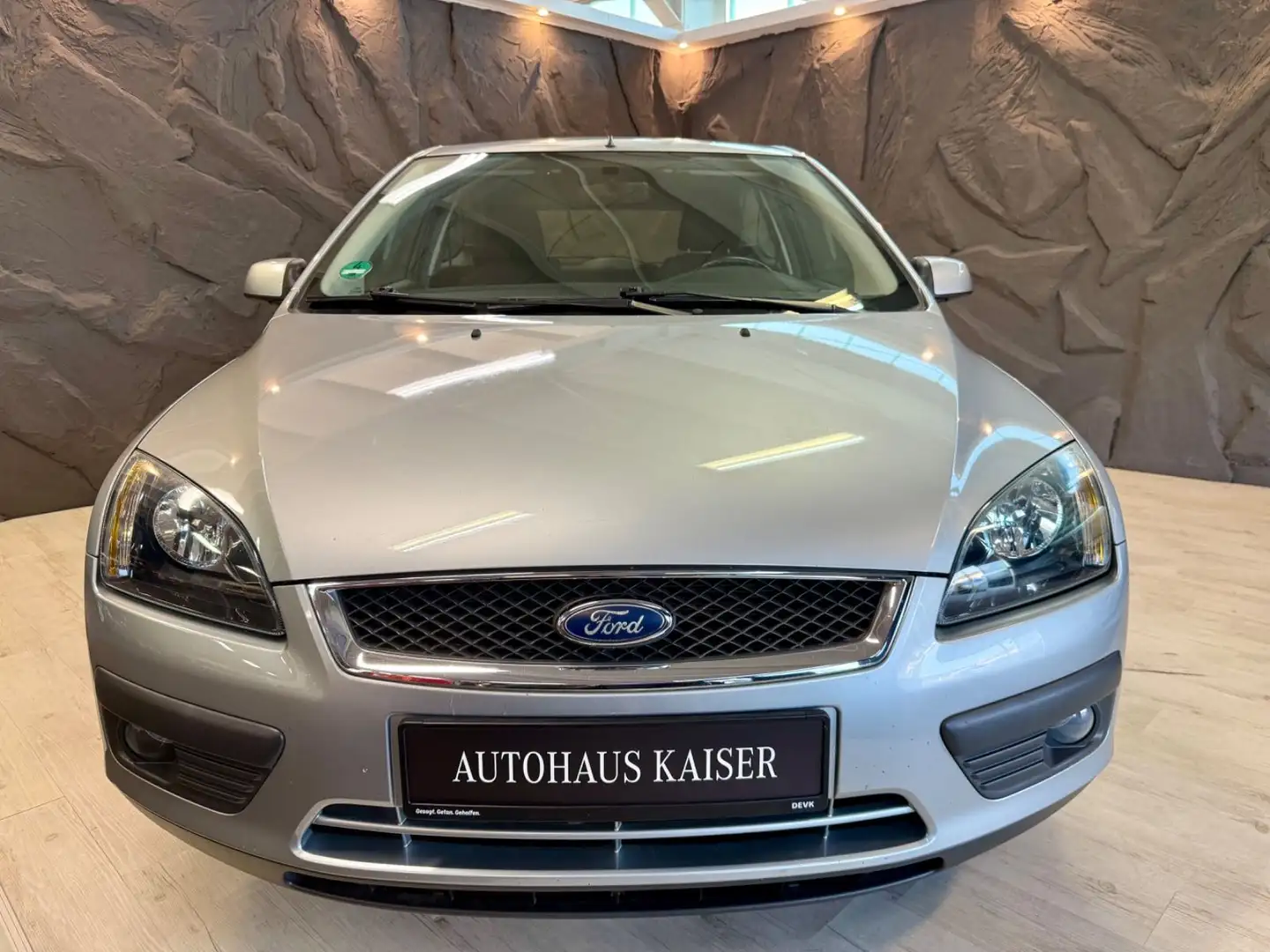 Ford Focus Lim. Sport 1.6/KLIMA/TÜV 09.2026/100.000KM Argent - 2