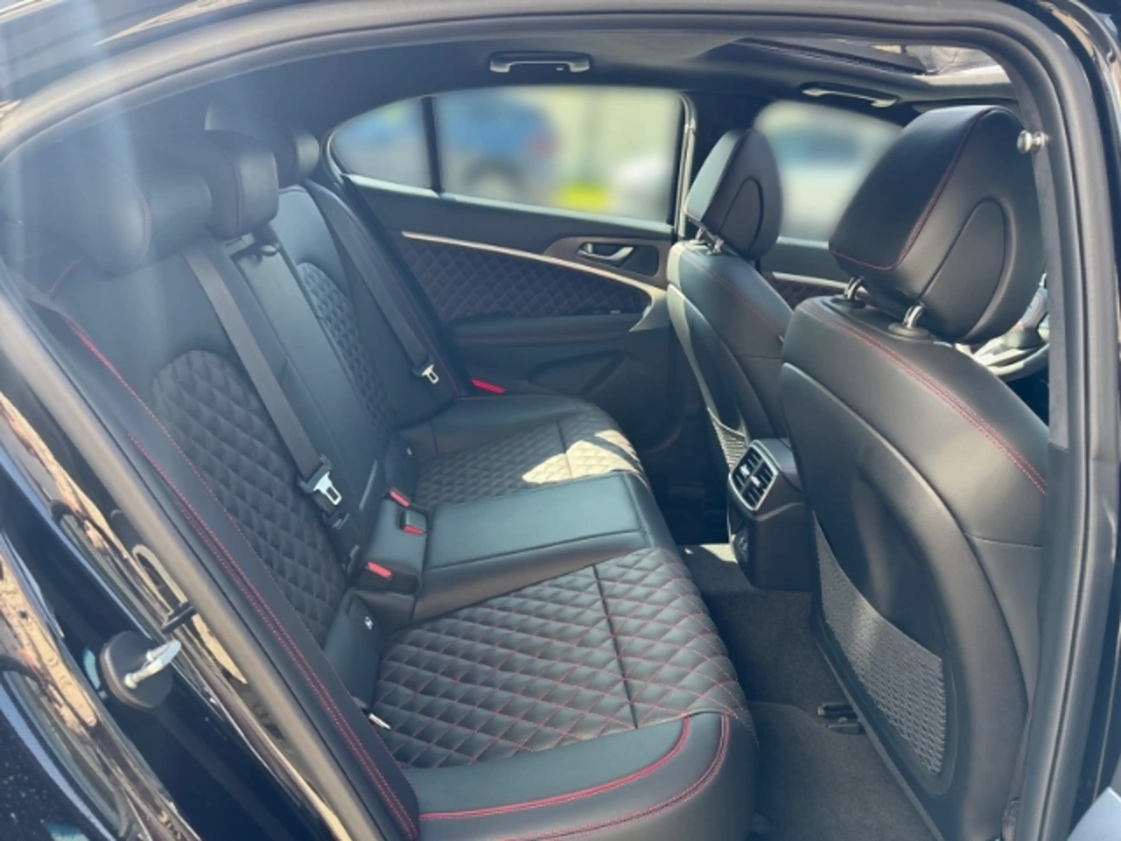Genesis G70 Shooting Brake 2.0T RWD Sport Sportpaket Navi Lede — photo 13